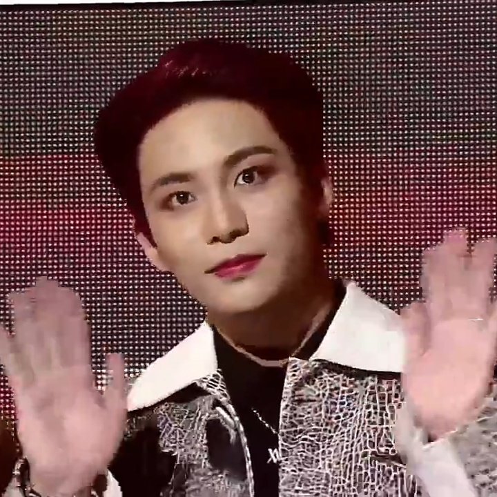 jonghover's tweet photo. JONGHO DESERVES A GRAND PRIZE TODAY!! A DAESANG FOR JOREHEAD!! https://t.co/VCam3PKcK9