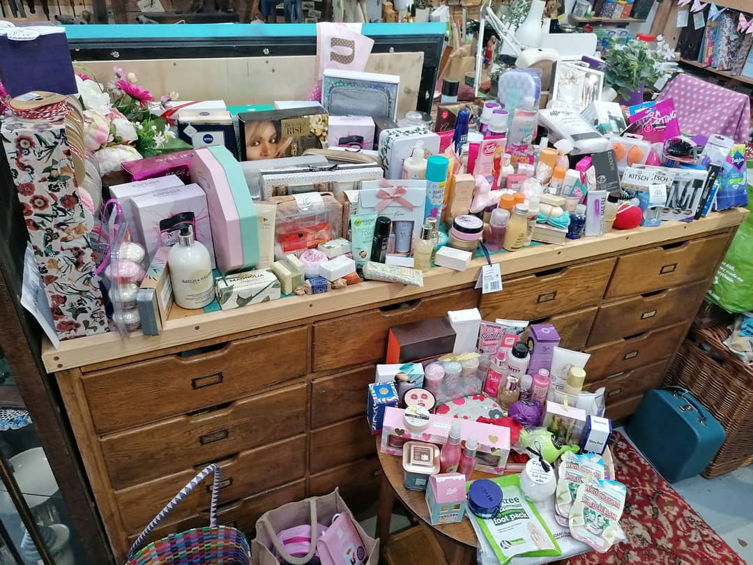 Thanks to the incredible kindness of our members &amp; friends, <a href="/wingingitvicky/">wingingitvicky</a> @LauraConkey &amp; @thesarahmanton were able to assemble 32 gift bags of treats for @nottswcentre to distribute to women they are supporting this Christmas 💜💚🤍❤️ #womensupportingwomen #womensinstitute