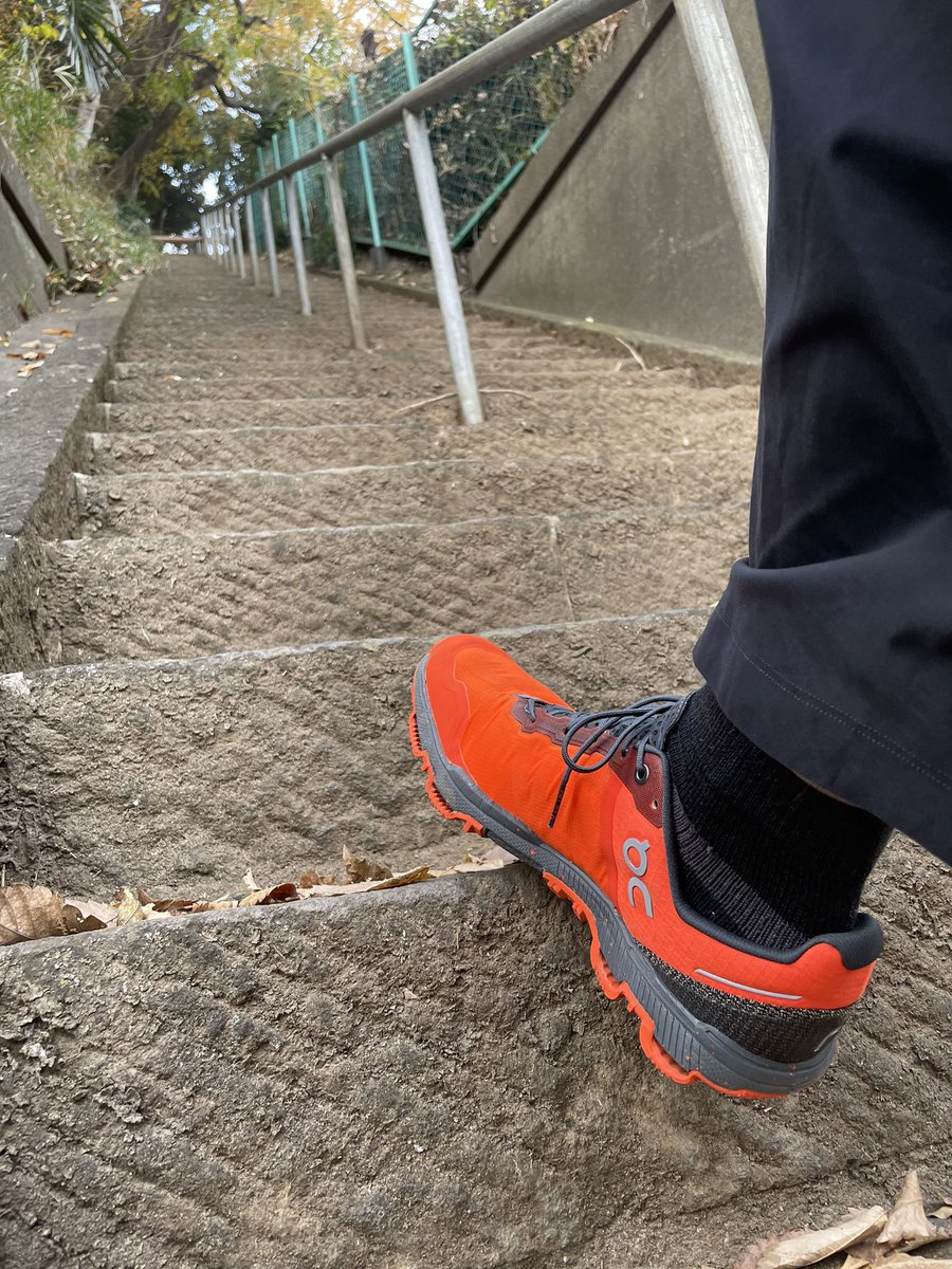 tohken0610's tweet photo. 変Tの一発目は地元の市民の森をトレイルランニング
蕁麻疹出ないかどうか様子を見ながら。
トレイル有り、階段有り、鴨🦆の池ありとコンパクトながら自然を満喫できるオリジナルコース
グレー、我ながら似合っているなぁ😅
#ランニング変態同盟
#2740号
#OnFriends
#Cloudventurepeak https://t.co/lBWJNCuRO0