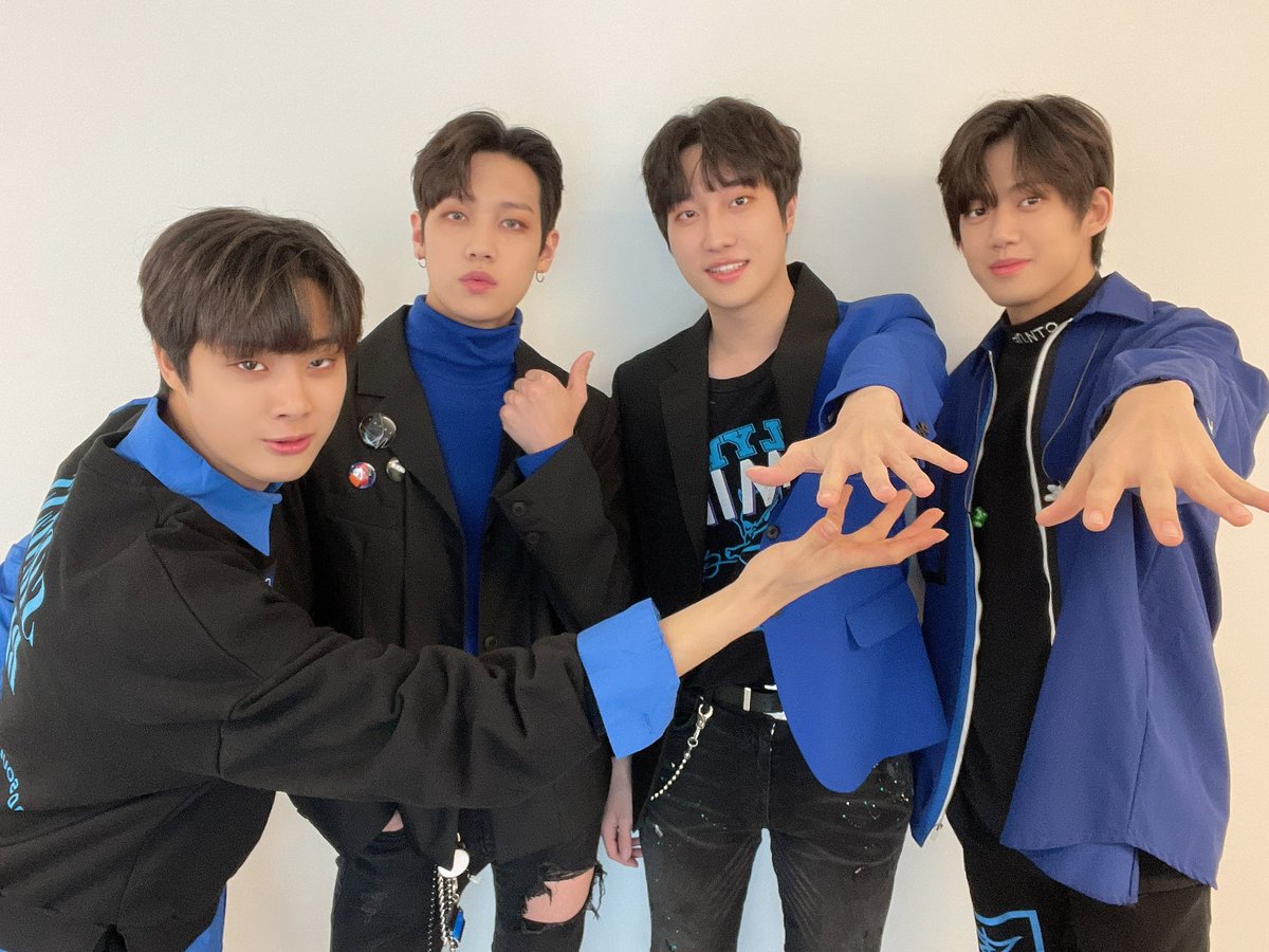 official__IZ's tweet photo. [#오늘의_아이즈📸] 12월 12일 데뷔 1200일 맞이한 오늘!! 라이브 함께 즐겨준 아이럽 고마워요💙 앞으로도 쭉~ 함께해요💚 내일 공연도 많이 기대해주세요🤍

#아이즈 #IZ #BANDIZ #밴드아이즈 #지후 #JIHOO #우수 #WOOSU #현준 #HYUNJUN #준영 #JUNYOUNG #FCLIVE #CONCERT #KPOP 
@official__iz_JP https://t.co/opfjmzX0VB