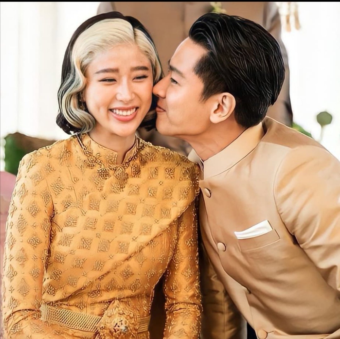 opaliscoming's tweet photo. นอกจากความสุขที่ล้นออกมาของ"แก้ว จริญญา" และ "โทนี่ รากแก่น" แล้ว 🥰
ความเฟียซของชีแก้ว ก็เตะตามาเลยจ้า 😎
ขอยกให้เป็นเจ้าสาวที่เฟียซที่สุด ณ ตอนนี้เลยจ้า
ยินดีกับทั้งคู่ด้วยค่ะ 🎉🎉🎉

#แก้วจริญญา 
#โทนี่รากแก่น 
#justwannaliveourlives247365 https://t.co/R3xx8gDnVy