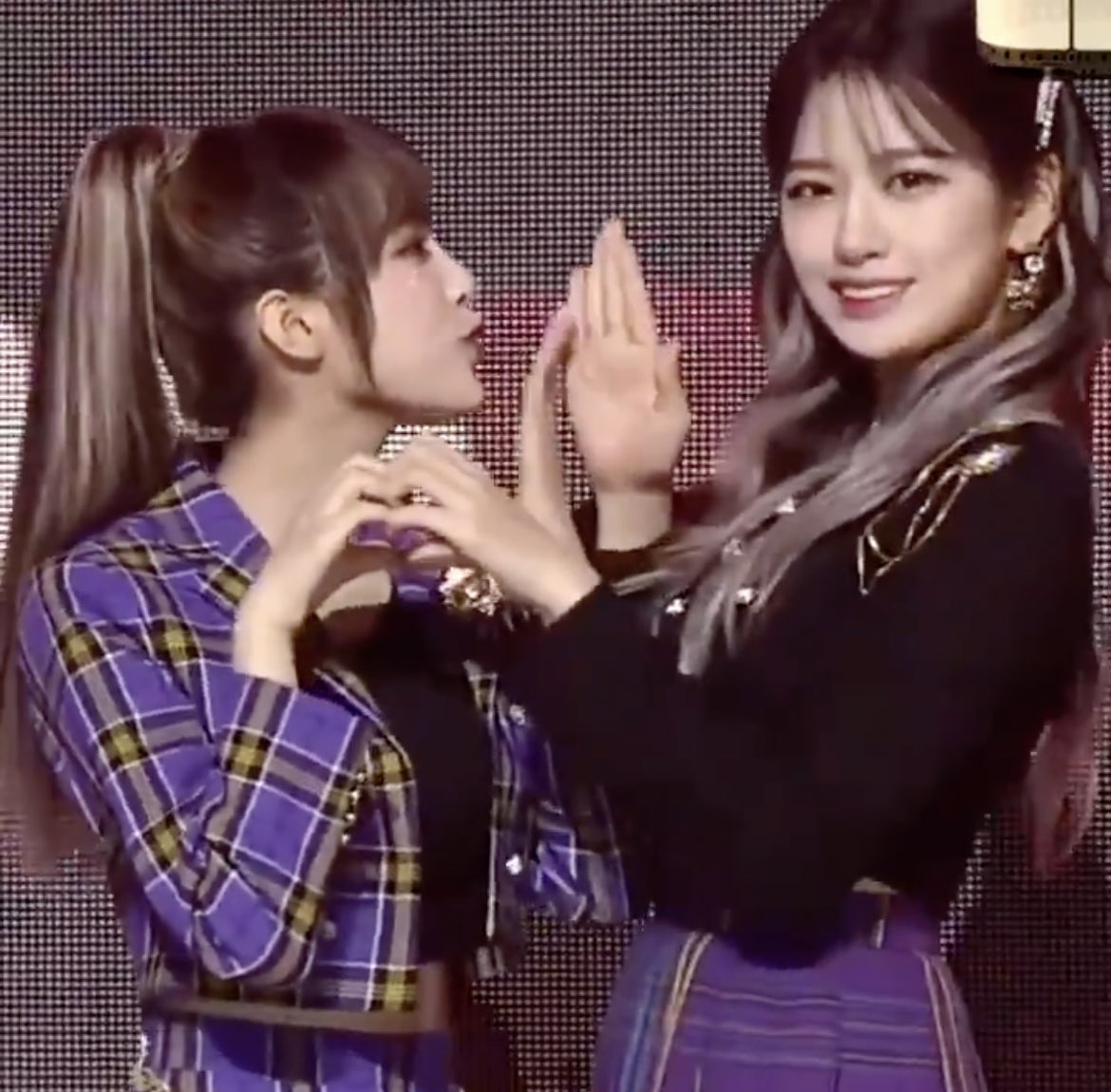 ev_eryyj's tweet photo. 아 ㅋㅋㅋㅋㅋㅋㅋㅋㅋㅋㅋ 아이돌 미소로 거절하는거 개웃겨 ㅋㅋㅋㅋㅋㅋㅋㅋㅋㅋㅋㅋㅋㅋ https://t.co/wKrimXEwiG
