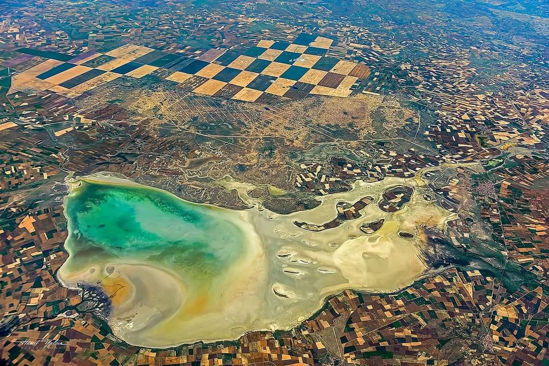 Seyfe Gölü’nün yok oluşu, Türkiye’nin yanlış su yönetiminin bir sonucudur. İç Anadolu kurumuş gölleriyle değil iyi korunmuş sulak alanlarıyla meşhur olmalıydı. Seyfe Gölü’nü kurtarmak, diğer yok olmuş sulak alanlarımız için de bir umut olacak. Gelin #SeyfeGölünüYaşatalım