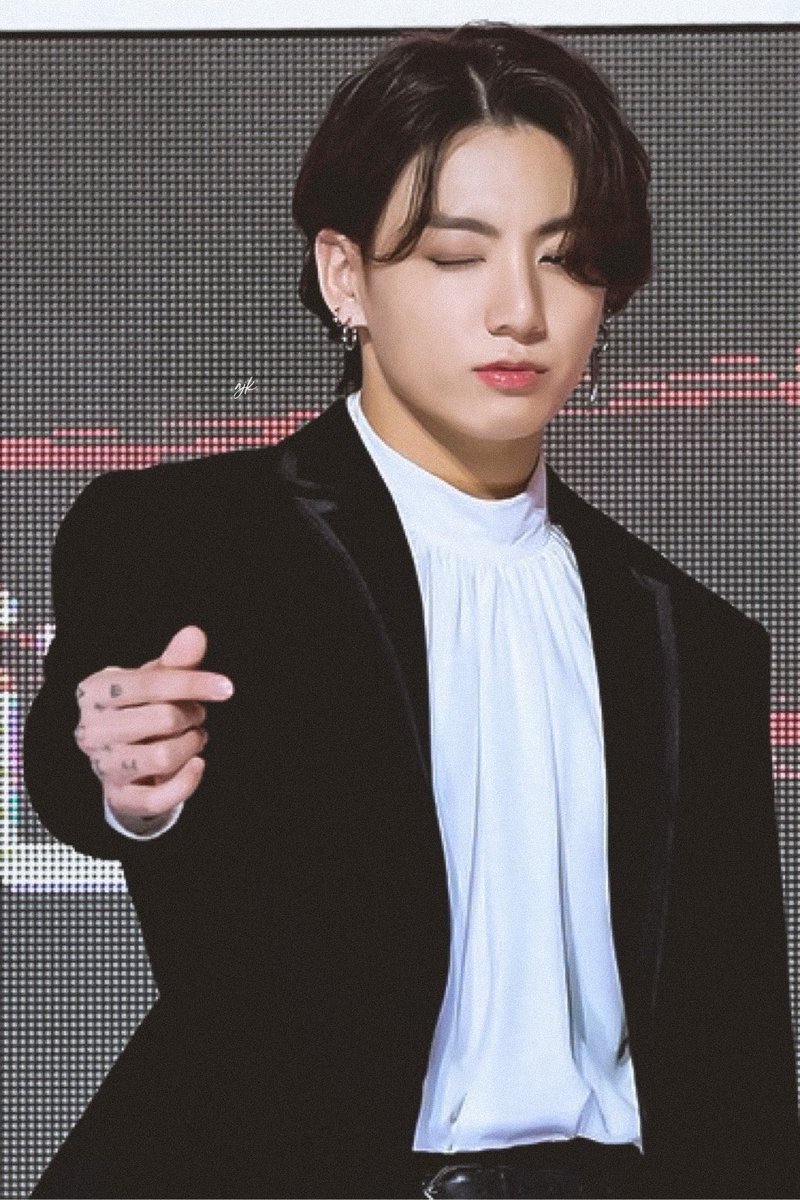 archiveforJK's tweet photo. jungkook, 2020 TMA red carpet https://t.co/Io6fVJK6Q9