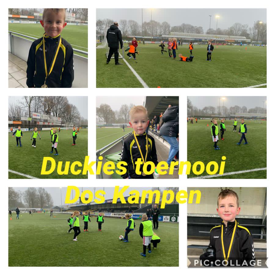 De Duckies <a href="/VVDOSK/">DOS Kampen</a> kregen een mooie medaille als aandenken aan hun toernooi. #BlijfVoetbalfit #KNVBAssist