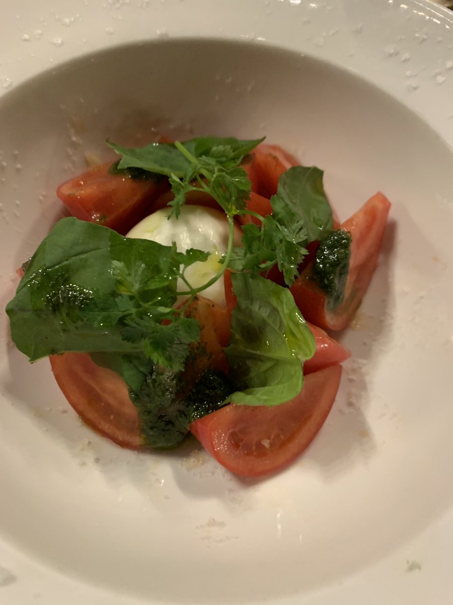 Oil On Twitter サッパリとしたチーズにトマトのジューシー部分がからみつくうまさだ チーズがトマトを トマトがチーズを引き立てるッ ハーモニーっつーんですかあ 味の調和 っつーんですか たとえるならサイモンとガーファンクルのデュエット