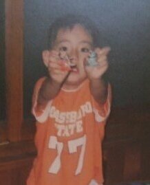 Minimoniahihi's tweet photo. Taehyung hồi nhỏ giống thằng cháu của mình lắm á :> 
@BTS_twt
 https://t.co/aW02WVNCks