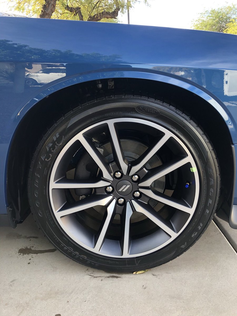 styledetails's tweet photo. Luxury package done to this Dodge challenger #Phoenix #arizona #mobiledetail #autodetailing #carwash https://t.co/C1QHOOqLzW https://t.co/k0N17RpWEL