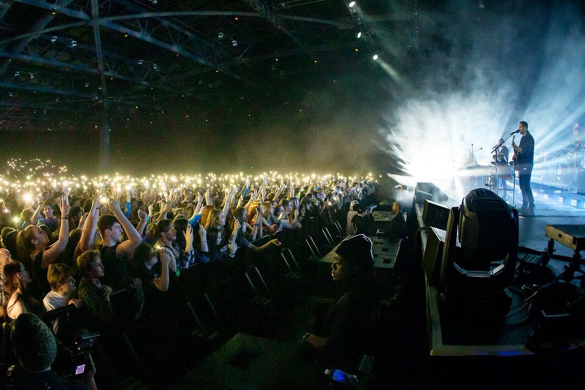 dcongerphoto's tweet photo. Tonight marks the last of nine consecutive nights that was Deck The Hall Ball in previous years. Looking back at 2018 with @billieeilishjennch, @bastilledan, @youngthegiant, Death Cab For Cutie, and @jenntchampion | #DTHB | 📸 12.11.2018 https://t.co/wxqAo5lSSy