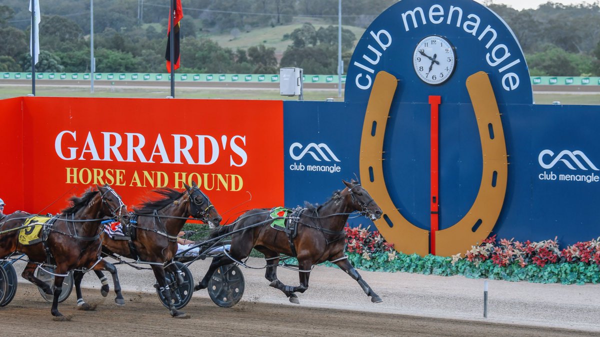 Driver, Jack Callaghan combines with MOTU GATECRASHER to take out the 𝗦𝗰𝗵𝘄𝗲𝗽𝗽𝗲𝘀 𝗣𝗮𝗰𝗲 and secure the win for trainer, Craig Cross.

Craig has a big night ahead with King of Swing (2020 Miracle Mile Winner) in the <a href="/tabcomau/">TAB</a> Blacks A Fake at <a href="/TheCreekAlbion/">The Creek</a> tonight