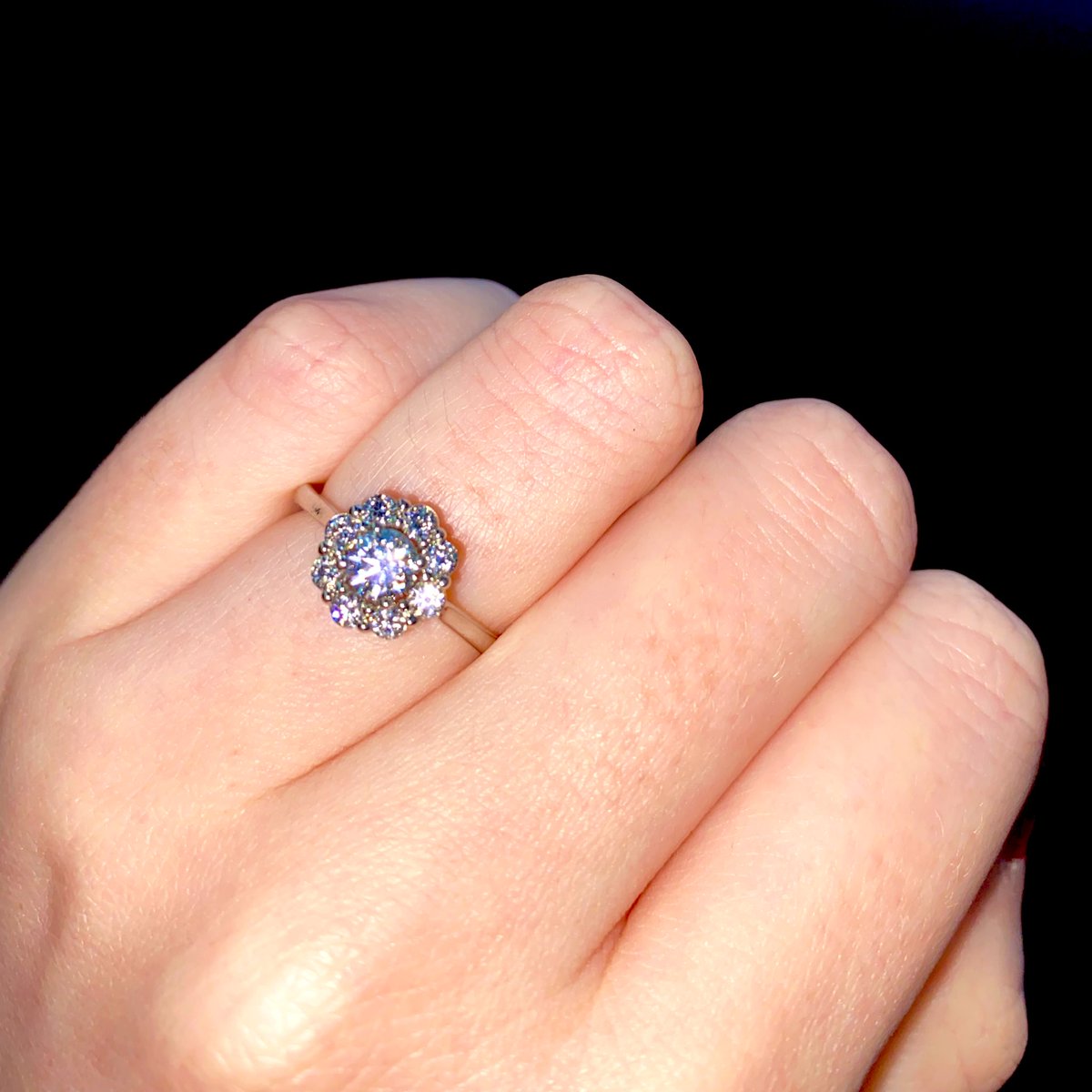 I know I neverrrrr post on here anymore
But ya gal got engaged and can’t help but shouting it from the rooftops