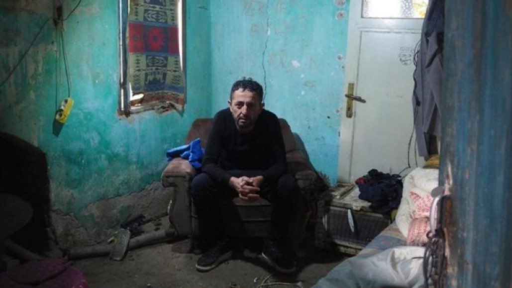 CapaMagEkonomi's tweet image. Nazilli’de yaşayan 41 yaşındaki Ahmet Mutlu'nun pandemi sosyal destek paketi kapsamında verilen bin liralık yardım parasına, kredi kartı borcu alacağı olan bankalar icrayla el koydu.