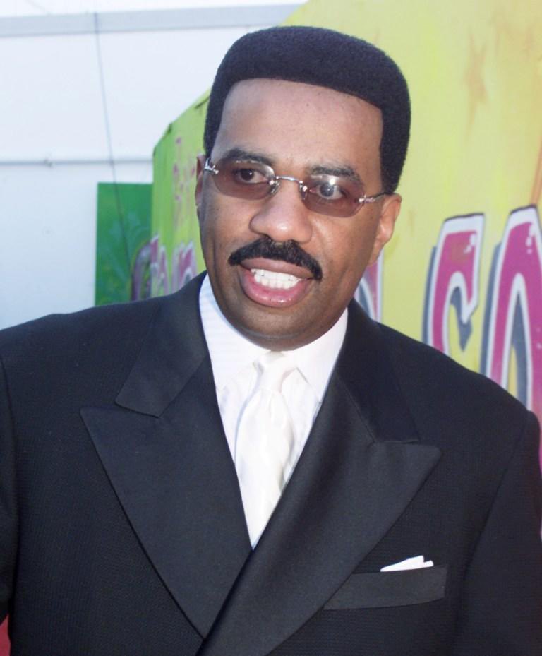 IAmSteveHarvey's tweet photo. Don't give up on a dream; accept that life is a series of ups and downs and that you will overcome the obstacles. Imagine if I would’ve stopped pursuing my dreams back in the day 🙏🏽 Keep pushing 

#Manifest #visionboards  #SteveHarvey https://t.co/thv9URllgv