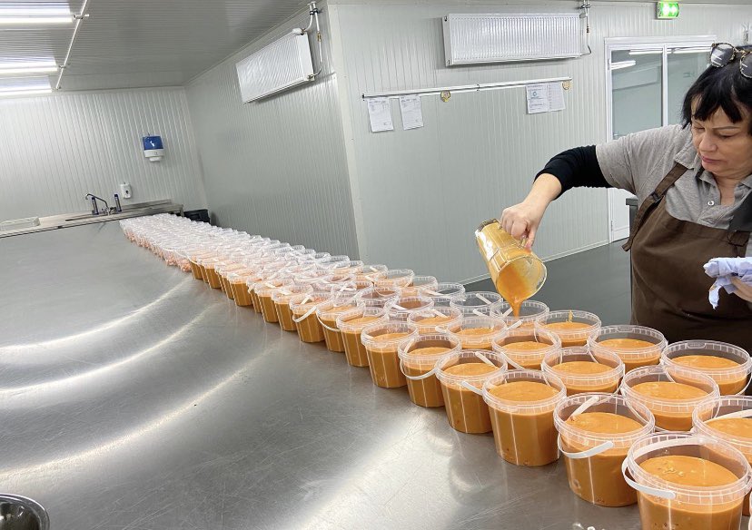 viswaasdorp's tweet photo. De lekkerste #Vissoep #Kreeftensoep #Bisque zijn gemaakt voor de komende #Feestdagen dat wordt weer #Genieten Ook Ovenklaar gekookte #Kreeft kunt u bij ons bestellen en Top #Oesters #Lokaal en #Gezond Haal uw bestelformulier in de zaak of download deze van onze site! https://t.co/gEiXhW5OkL