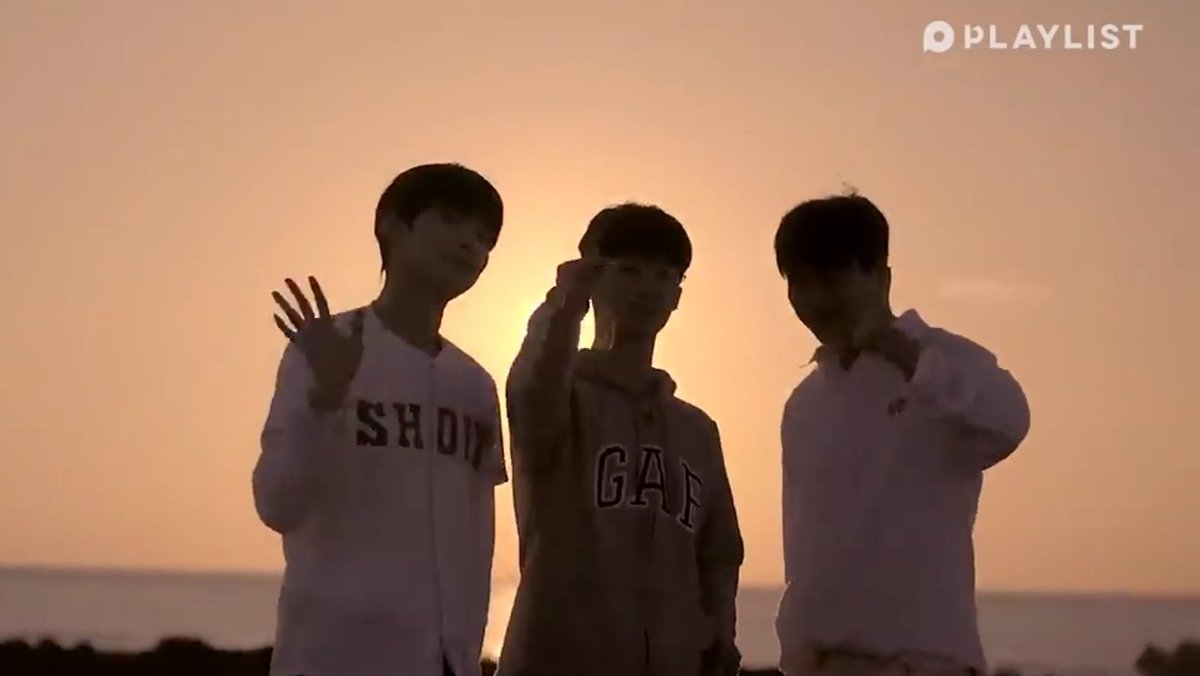 W.H.Y. (2018)Yeonwu’s gf broke up w/ him on their 100thday anniv. After that, he felt miserable for a long time and his best friends decided to plan a trip for him.genre: youth, romance, friendshiptags: breakup, vacationepisodes: 10network: naver tvrating: 5/5