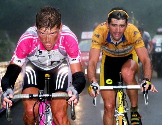 MarcosPereda2's tweet photo. Les hablo del primer Angliru. Año 1999. Sale el Chava, y Tonkov, también Hevia y las gaitas. Ah, y sale mi amigo Pipa a rueda de Jalabert. No se lo pierdan 
Aquel primer Angliru, el coloso de la Vuelta a España que hasta los coches temían bajar https://t.co/rv471mBORH https://t.co/pXQZPG2WPk