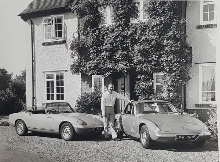 ClubLotusFrance's tweet photo. Colin Chapman, Lotus Elan et Elan+2 #Lotus #Elan #Elanplus2 #ColinChapman @LotusElan_net @lotuscars #MyLotus @ClubLotusFrance https://t.co/9CXgLnuFa2
