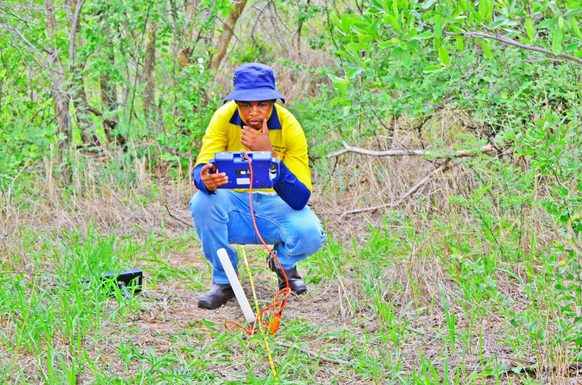 jigybaar's tweet photo. Hello,  my name is Lekgotla J Chale, Founder and Senior Surveyor at Water Surveyors Botswana 

Qualification: BSc in Soil and Water Conservation Engineering 

We specialize in groundwater exploration/survey. (Scientific &amp; Traditional)

Re Dupa Metsi...!! 71646587 / 72791208 https://t.co/6OPS0rblwu