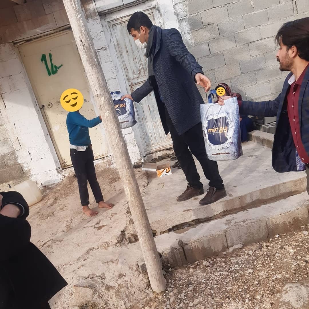 badillider63's tweet photo. Şanlıurfa Badıllı sosyal yardımlaşma derneği olarak yaklaşan kış mevsiminin kendisini iyiden iyiye hissettirdiği şu günlerde, ihtiyaç sahibi ailelerin çocuklarına kışlık kıyafet yardımında bulunduk.Yardım çalışmalarımızı önümüzdeki günlerde devam edeceğiz. https://t.co/riL70F9Kyd
