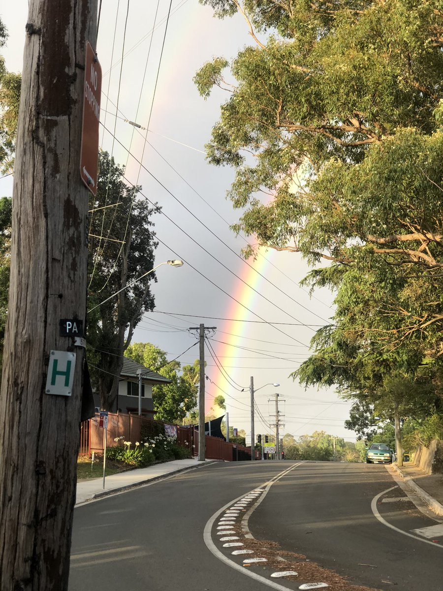 catsennis's tweet photo. Super vivid rainbow this evening in Ryde. 🌈 #rainbow https://t.co/OdMZ35OJlI