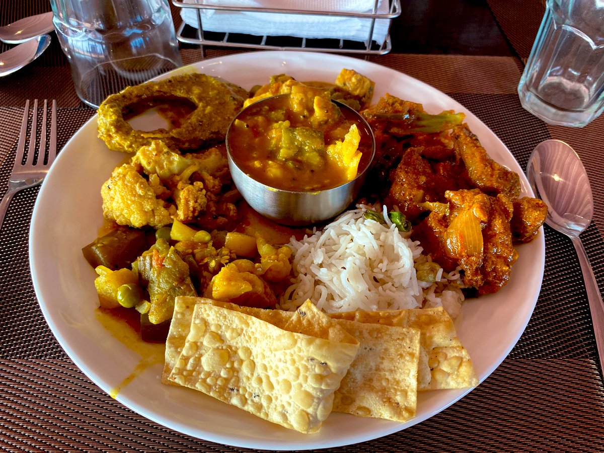 And, you may think how about the food!! A delicious spread of odia food including  #Dalma in the lunch...I liked Dalma the most!! These are all included in the package.   #EcoretreatOdisha – bei  Ramachandi Beach