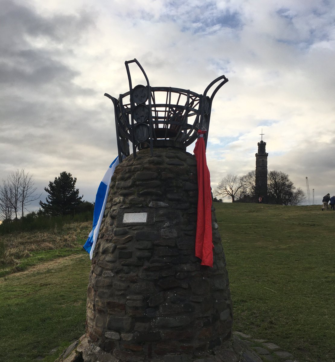 My dominant memory of 12 December 2019 happened the next day. I met  @shirkerism and others in Edinburgh to commiserate. We gathered at the Democracy Cairn on Calton Hill, which was a bit pretentious but cathartic as Scotland faced a Tory government and Brexit it didn’t vote for.