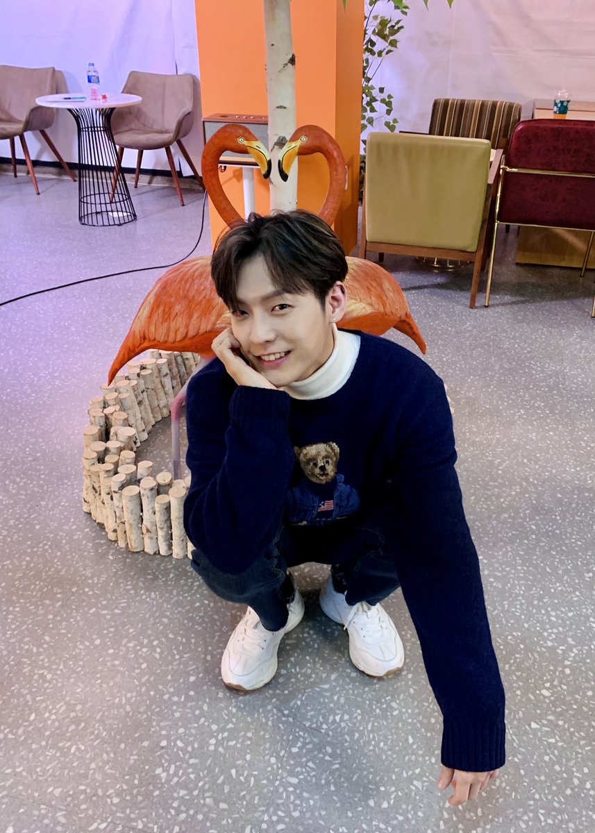 btob2mh's tweet photo. #하다방 미공개 사진🙌 뒤에 걸려있던 그 친구들 입니다🤤 https://t.co/qvXrG7Ipyt