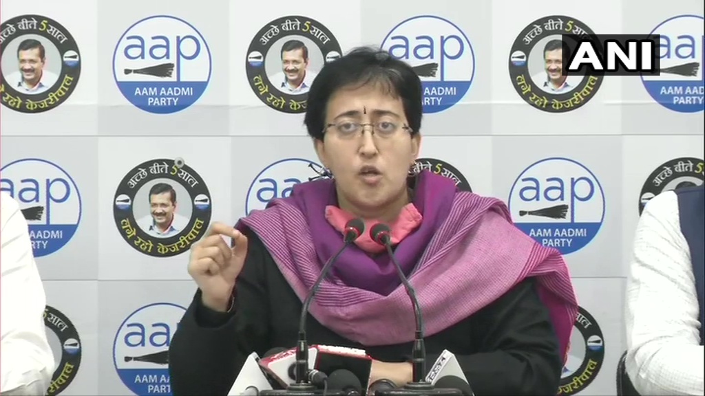 ANI's tweet photo. North MCD waived off Rs 2500 cr rent dues of South MCD, resulting in a loss to the public exchequer. Who is responsible for this corruption? Tomorrow, we'll go &amp; meet Union Home Minister &amp; LG at 11 am. We will sit there till they give consent for CBI enquiry: Atishi Marlena, AAP https://t.co/DQksyu2jrh
