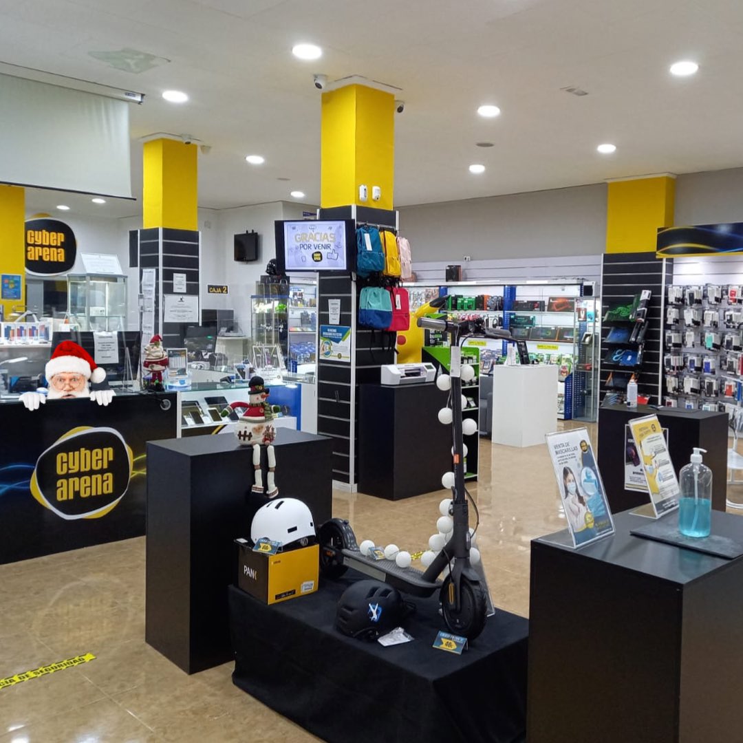 Hola. Tenemos que contaros que nuestras cámaras de seguridad han detectado esta noche a un “intruso” en la tienda. Si tú eres capaz de verlo en la foto, dinos que te gusta, y sabremos que también crees en la Navidad.

#denia #feliznavidad #comerciolocal
#ideaspararegalar