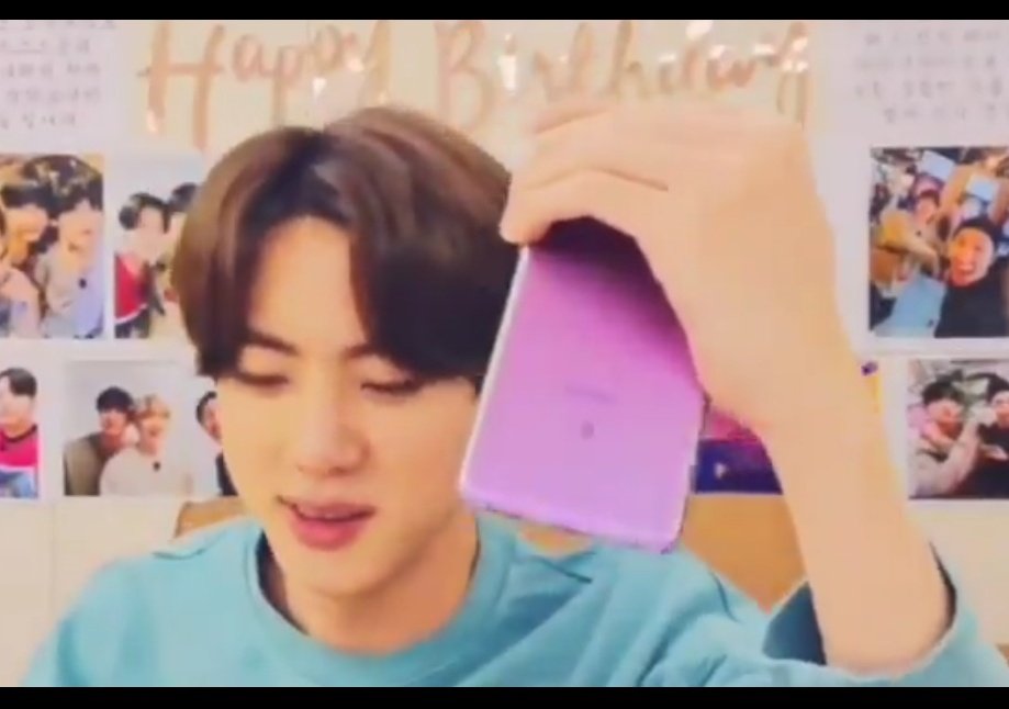 They wishes eo "Happy Birthday" first at the moment 