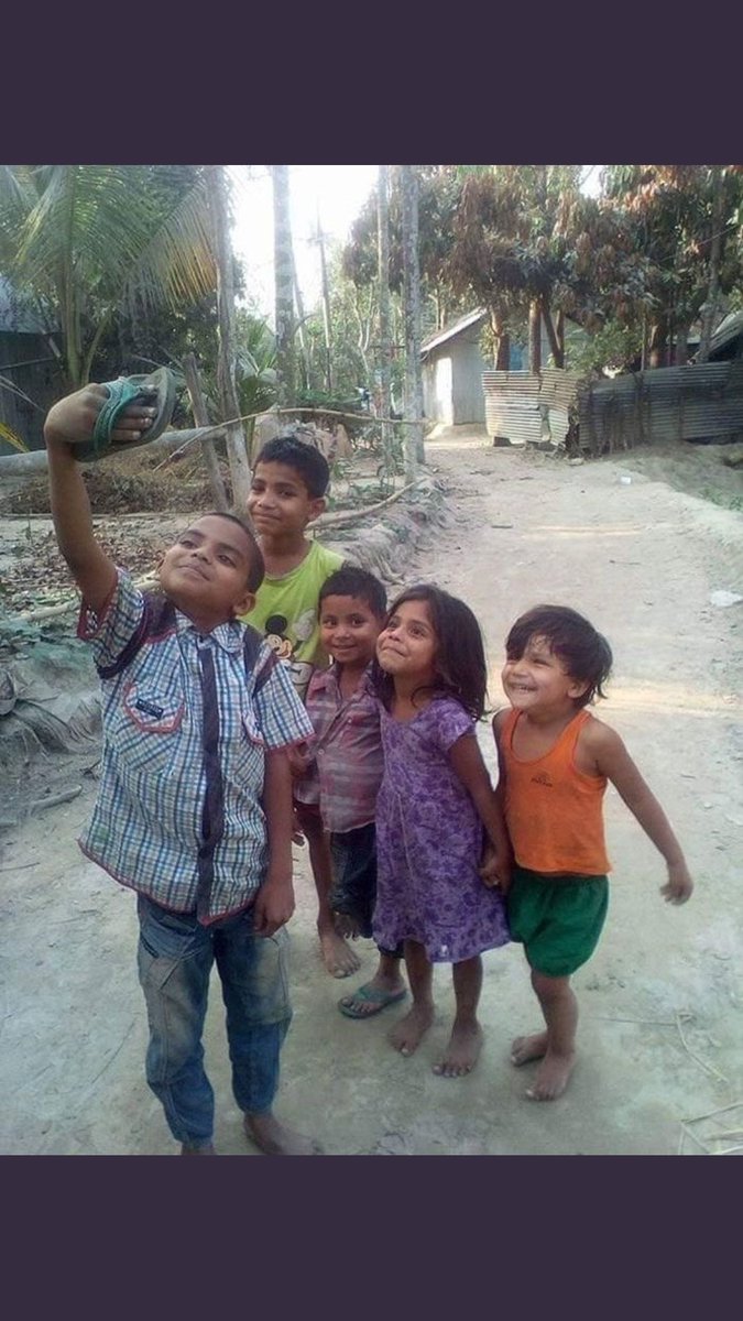 Dopamin nedir?

Dopamin, beyindeki ödül merkezini uyaran maddelerdendir. Kimi çok pahalı bir rezidans alarak; kimisi de beş liralık çift lavaş dürür yiyerek dopamini salgılar. Dopamin aynı
dopamin. Yani mutluluk sizinle ilgili bir kavramdır. Sahip olduklarınızla ilgili değil.