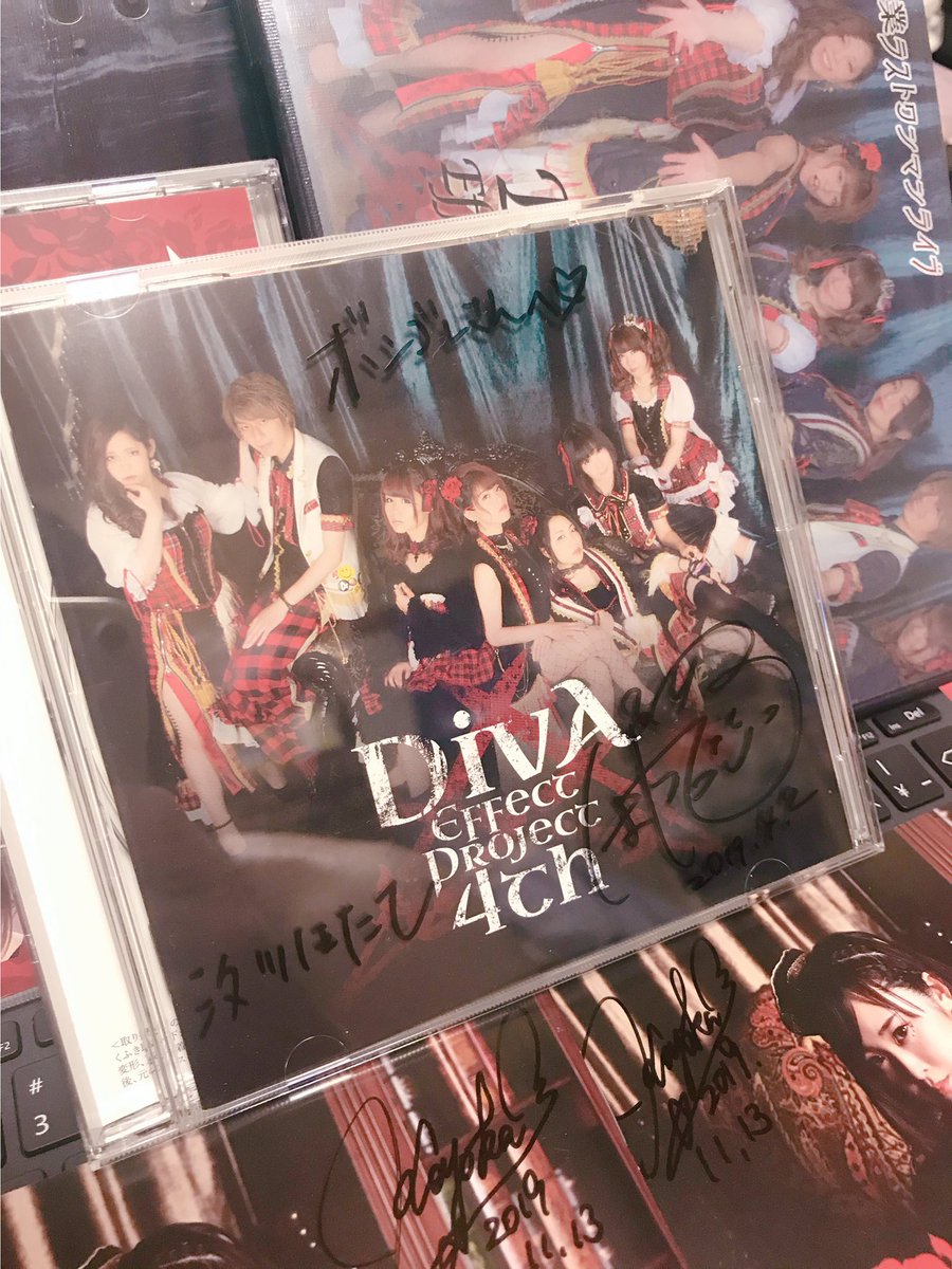 butterfly_tkm15's tweet photo. 定期的に観ますが…先日の萱沼さんのツイートで改めて観たいなぁとワンマンのDVDを😭
ボクがKoyokaさんに出逢ったのは2018年12月2日。こ��CDもDVDも2019年になってから購入出来たものです。時が経過しても当時の『熱』を感じられる作品となっているなぁと思いました。
#DivAEffectProject #DivA3rd https://t.co/ana7cyviC8