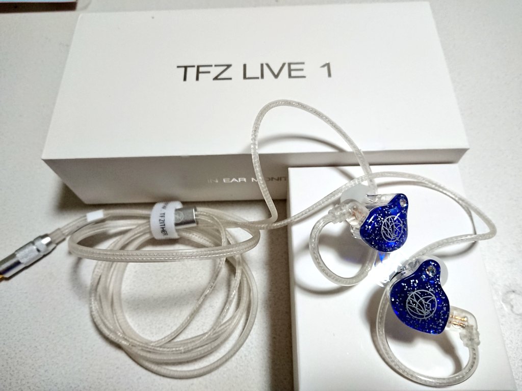 neconofu99's tweet photo. ひさびさの1DD機
TFZはやっぱカッコいいなぁ
#TFZ #LIVE1 https://t.co/pi8uhR5w0Y