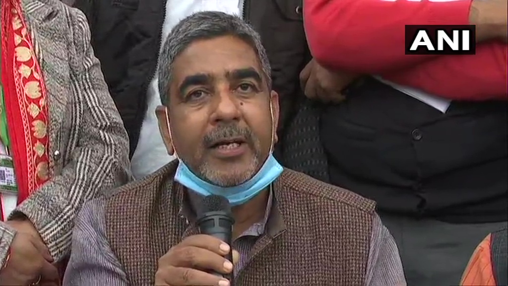 EpBz87oU8AEtIT9?format=jpg&name=medium