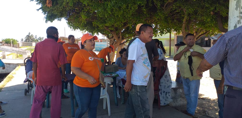 radiofeyalegria's tweet photo. #12Dic Desde a las 8:00 de mañana se instaló en punto de la consulta popular en la población de Paraguaipoa, de la Guajira. Más de 500 personas habrían participado, quienes aseguran que están "cansados de pasar tanta necesidad con el socialismo". https://t.co/6mghLCAFNq