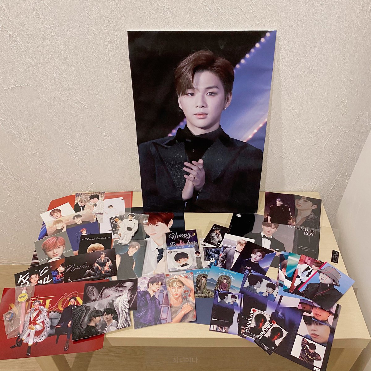 honeyminaa's tweet photo. ꙳.🎄#happydanielday #강다니엘 ✿ˎˊ˗
ของใครอันหนาย✋🏻 โฮร 10กับ12คือเตอคนเยอะมึ่ก แน้วทุกคนก็น่ารักกับนี่มึ่กๆ พยัมจาคุยกะทุกครเยอะๆแร้วแต่เขิร เดี๋ยวถ่ายรีวิวกิ้บอะเวแยกให้กั้บ! ขอบคุณทุกคนที่ให้มาฮะ ไว้เตอกันใหม่คับ🥺🧸🧴💛🎅🏻*﹆🦌🍞 https://t.co/wDzxvzuxJR