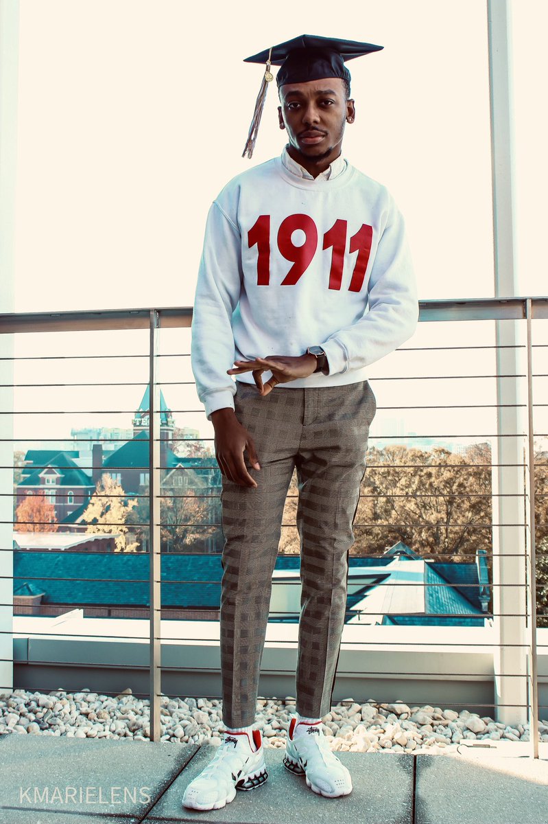 mikebryan120's tweet photo. Another journey has completed, another milestone accomplished, another goal reached. Anything I want I can get😤— A @GeorgiaTech  graduate 📸on IG: @kmarielens @beingkmarie https://t.co/FMXjiVWgcR