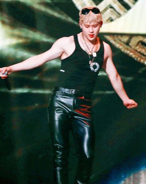 gosh i’m in love with this jooheon