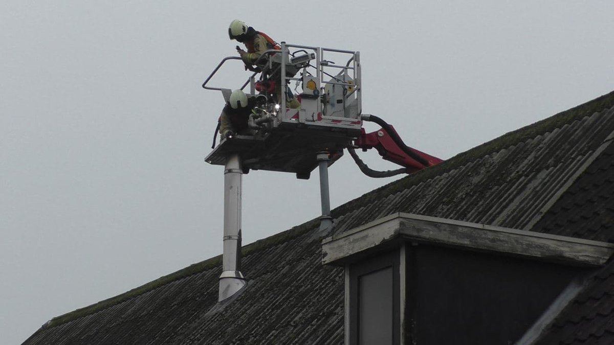 Brandweereenheden ingezet bij melding schoorsteenbrand Smilde - #Drenthe -..