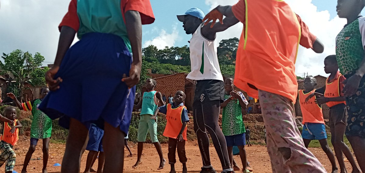 AQRugbyAcademy's tweet photo. #AQRA U10's warming up with Coach @Joseph_Oyet15.
Bibs, balls & Cones donated by @KenyanTitch & #SpringBoksTagRugby team.
#AcholiQuartersRugbyAcademy https://t.co/KutT6D0Gct