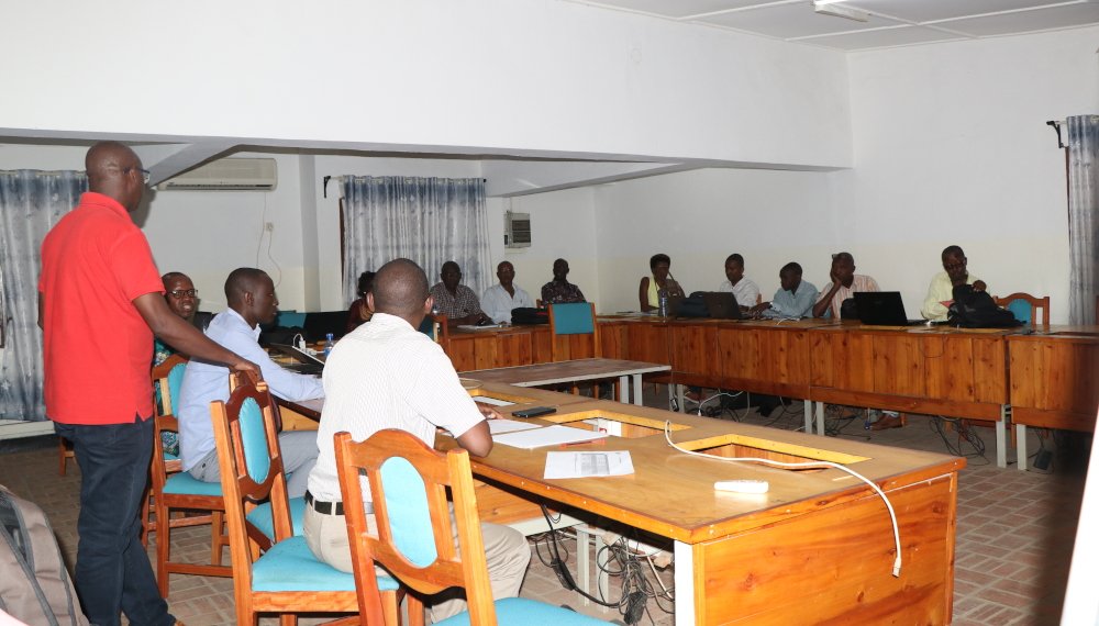 ApolloSmile's tweet photo. Du 7 au 11/12,un réel plaisir pour moi d'être parmi les bénéficiaires d'une formation par les enseignants de l'Université Lyon 2,#France aux formateurs TI burundais dans le cadre d'un Master en traduction-interprétation en création à l'@UB_Rumuri en partenariat avec @auf_org. https://t.co/1bH74MyIdX