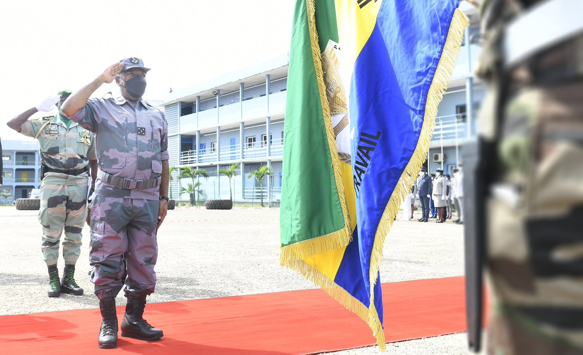 Le #Gabon célèbre le 60ème anniversaire de ses Forces de défense. En qualité de Chef des Forces #Armées, j’ai tenu à rendre hommage à celles et ceux qui sont prêts à sacrifier leur vie pour sauver la nôtre. Un exemple de #patriotisme qui force notre respect et doit nous inspirer.