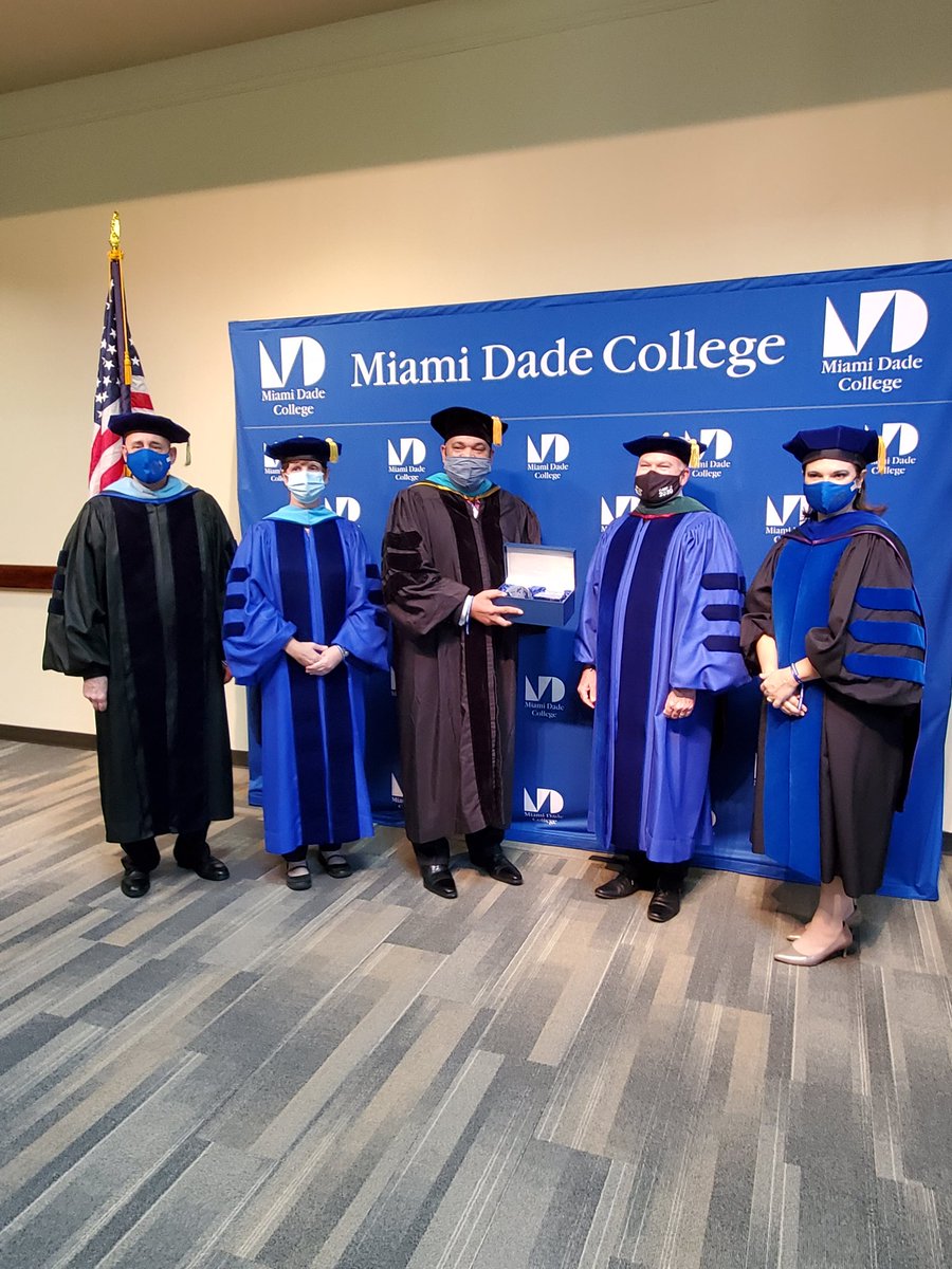 Ready to welcome our <a href="/MDCollege/">Miami Dade College</a> West and Homestead grads! Thank you to our keynote speaker, Rick Beasley @rickbeas1 for joining us today. 
#BeMDC #Classof2020 #MDCGrad