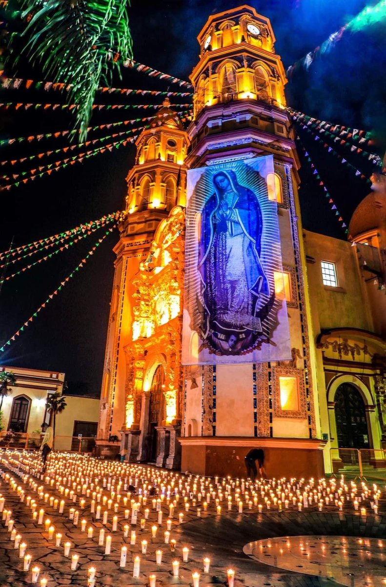 televertv's tweet photo. #Orizaba || #Postal así lució la Iglesia de la Concordia de la ciudad de Orizaba durante la madrugada de este sábado 12 de diciembre, para cantar las mañanitas a la Virgen de Guadalupe. Foto: Daniel Mendoza https://t.co/VR9VZbd6jE