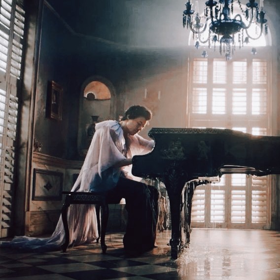 - Young&Beautiful( https://archiveofourown.org/works/838537/chapters/1597776?view_adult=true)