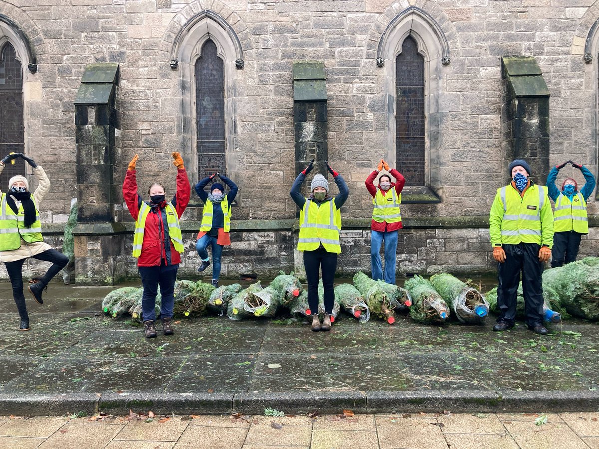 AliceRussell06's tweet photo. A soggy but festive morning with an epic team of @bethanychtrust volunteers, distributing over 150 Caring Christmas Trees in Musselburgh 🌲🌲🌲 Sold out for this year, but find out about this fab project and how it’s helping end homelessness in Scotland https://t.co/fpCxaIoTam https://t.co/ftBK8ZqPzg