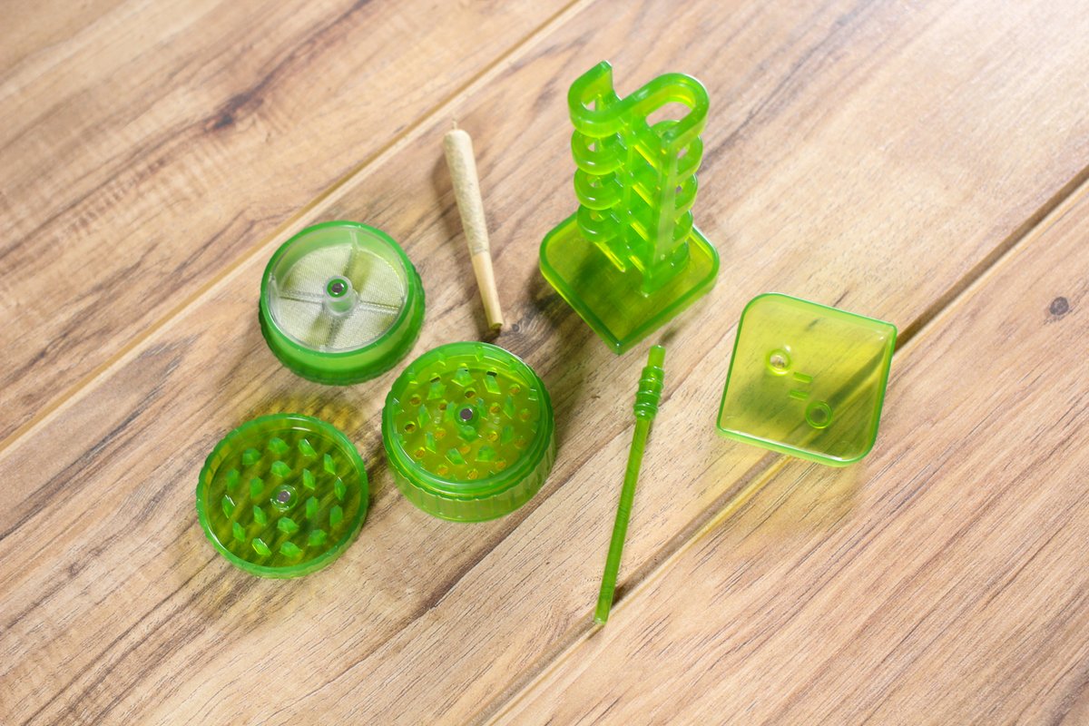 leangreenwizard's tweet photo. Check out Lean Green Wizard on The #HighTimes Gift Guide For The Sophisticated Smoker 💚   
👉 https://t.co/56yfGFBz0X 👈 https://t.co/DC4YoNBYkH