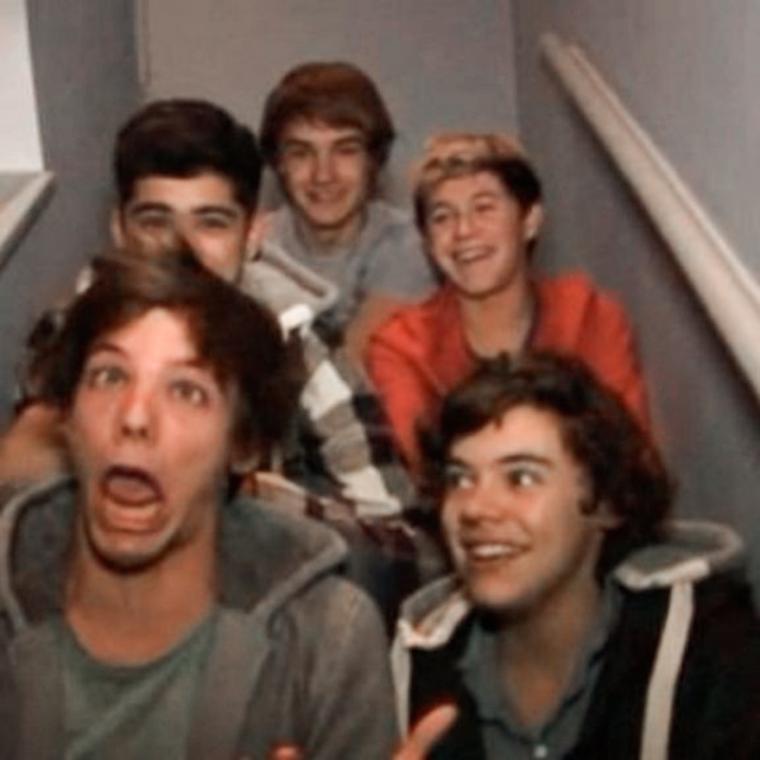 - Hiding Place( https://archiveofourown.org/works/4858376/chapters/11133491)