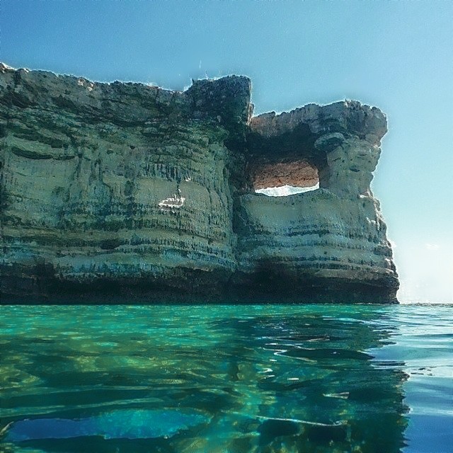 - Escapade( https://archiveofourown.org/works/4034197/chapters/9071932)