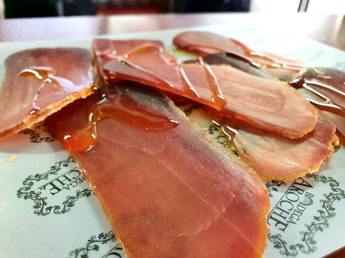 Tu punto de encuentro en Alcalá de Guadaíra. 
¿Vienes? ¡Reserva tu mesa y nos vemos!
☎️ 955 686 990.
📍 Calle Bernal Díaz del Castillo, 31.
🌐 bodegaaroche.com 
✅ #siempreenBodegaAroche 
#alcaladeguadaira #tapas #gastronomiasevilla